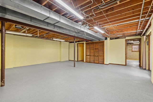 9481 Sullivan Lane, Crown Point, IN 46307