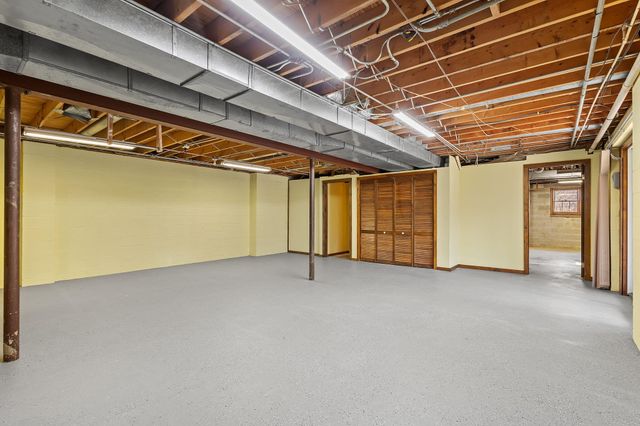 9481 Sullivan Lane, Crown Point, IN 46307