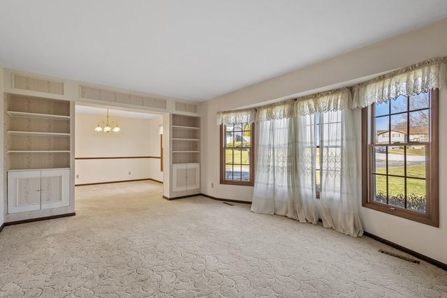 9481 Sullivan Lane, Crown Point, IN 46307