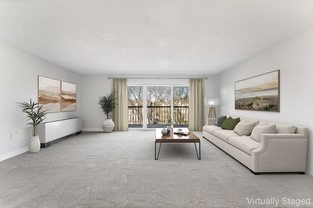 1 Summit Dr 58, Reading, MA 01867