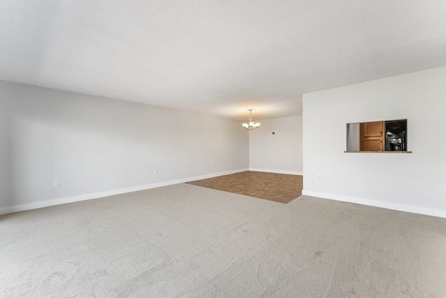 1 Summit Dr 58, Reading, MA 01867