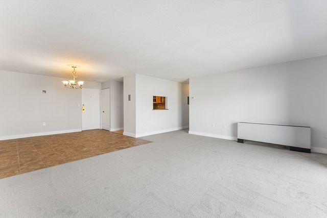 1 Summit Dr 58, Reading, MA 01867