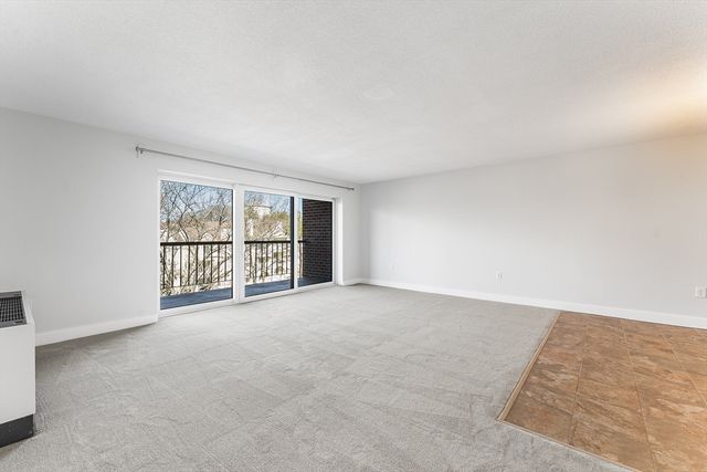 1 Summit Dr 58, Reading, MA 01867