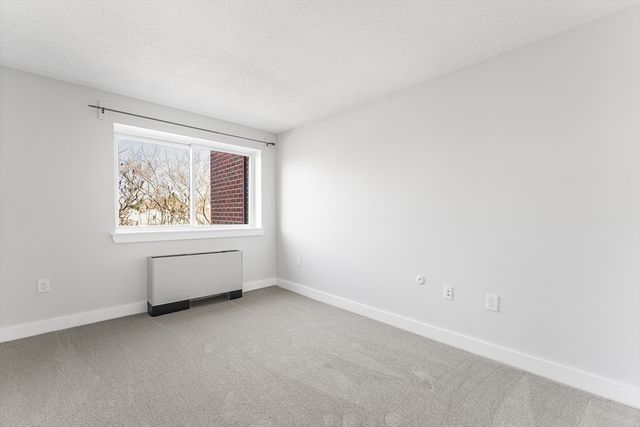 1 Summit Dr 58, Reading, MA 01867