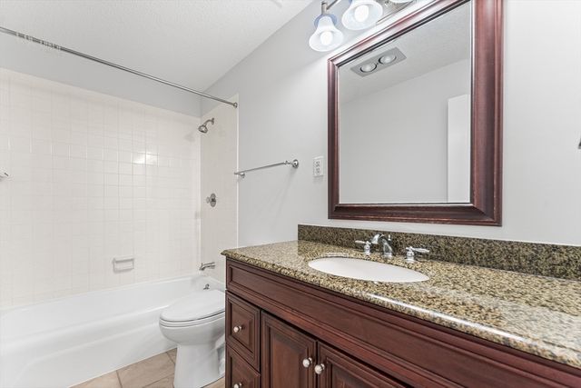 1 Summit Dr 58, Reading, MA 01867