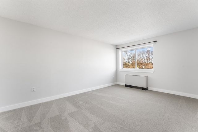 1 Summit Dr 58, Reading, MA 01867