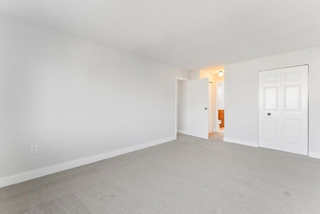 1 Summit Dr 58, Reading, MA 01867