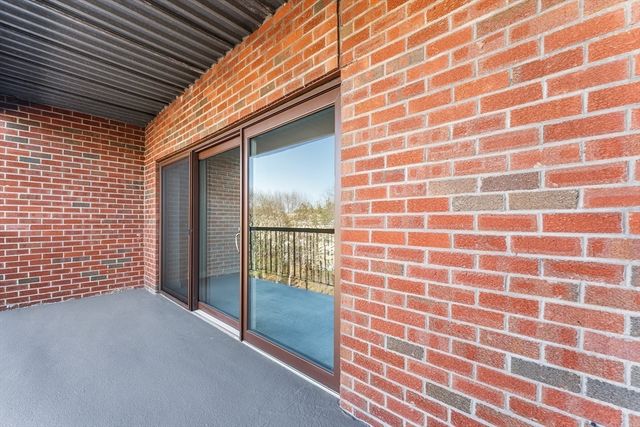 1 Summit Dr 58, Reading, MA 01867