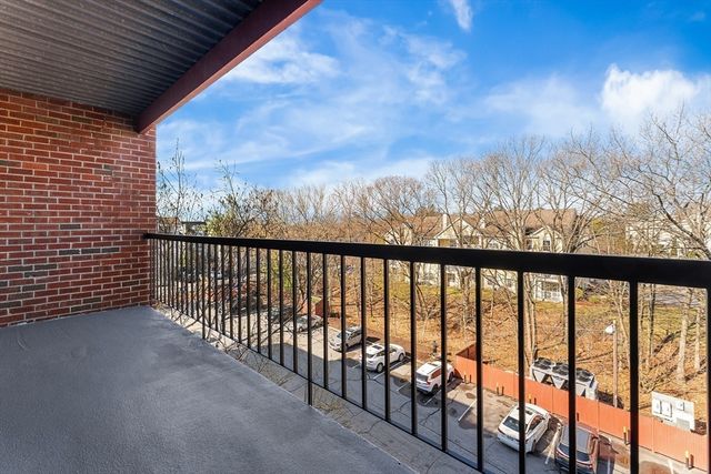 1 Summit Dr 58, Reading, MA 01867