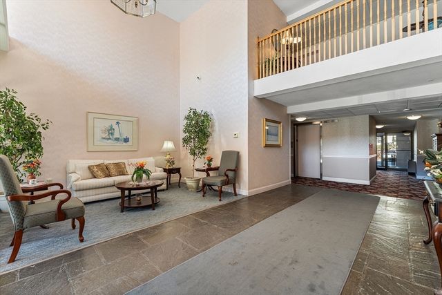 1 Summit Dr 58, Reading, MA 01867