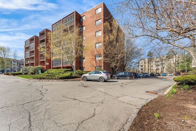 1 Summit Dr 58, Reading, MA 01867