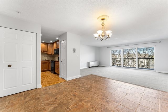 1 Summit Dr 58, Reading, MA 01867