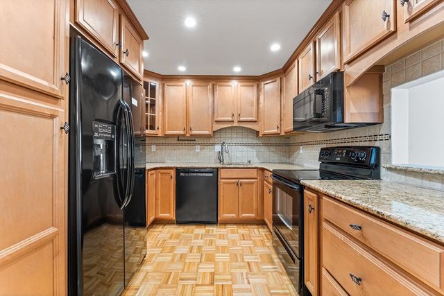 1 Summit Dr 58, Reading, MA 01867