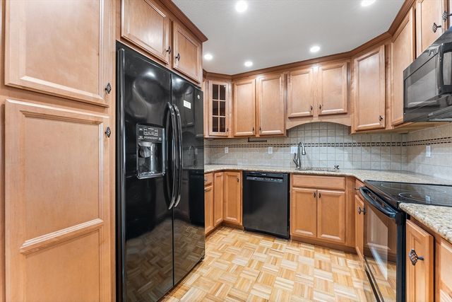 1 Summit Dr 58, Reading, MA 01867