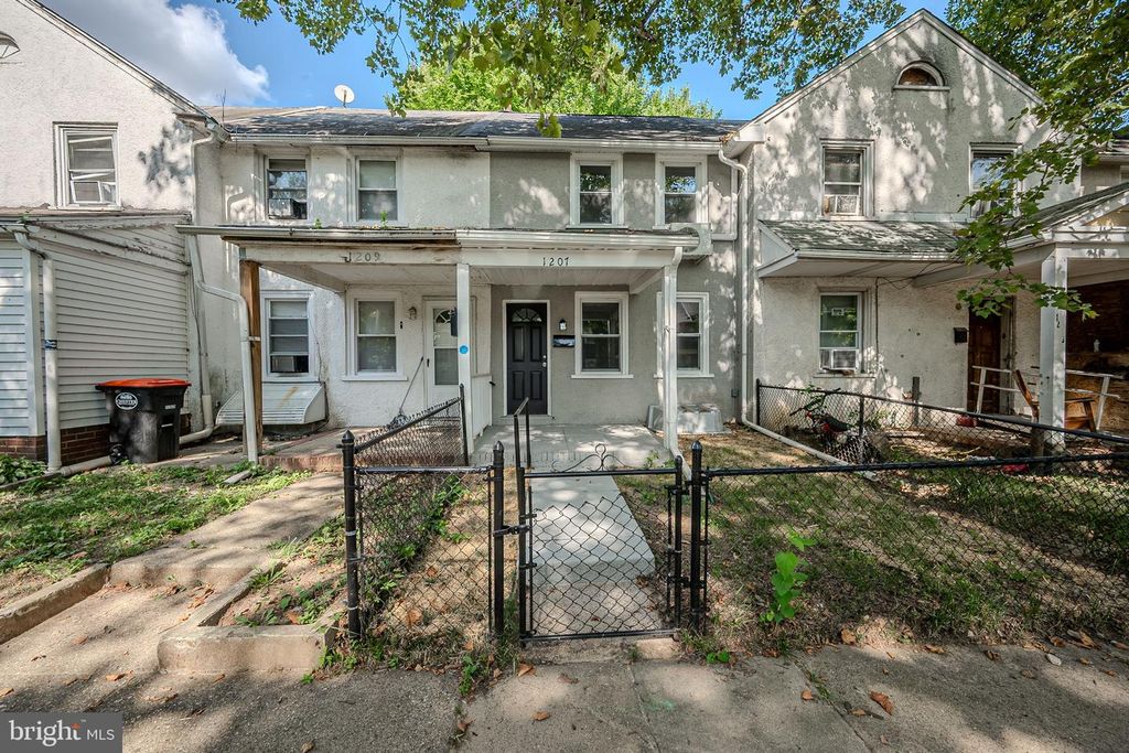 1207 CLOVER LN, Chester, PA 19013