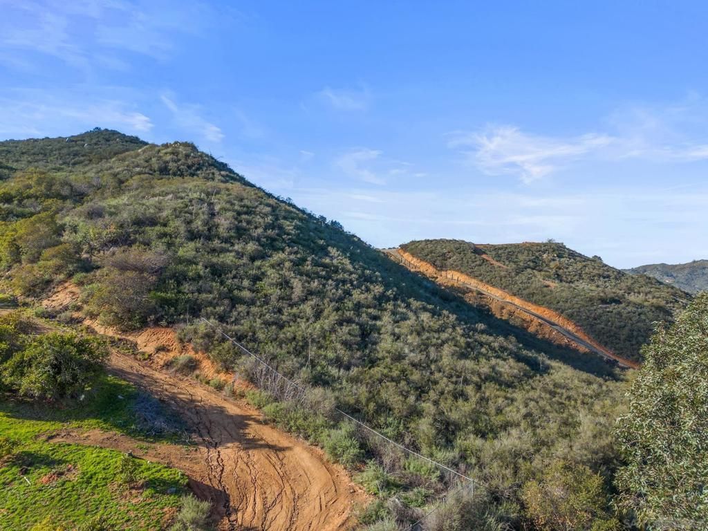Image 14 of property listing at 555 Calle Jardin, Temecula, CA 92590