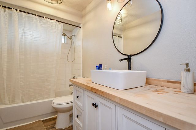 1143 Oxford Mills Lane, Sugar Land, TX 77479