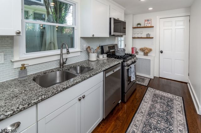 6 Cape Ct, Millburn Twp., NJ 07041