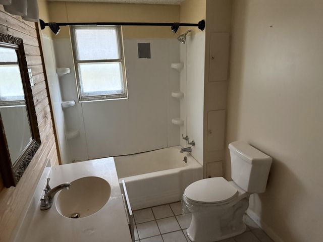 208 N Lakeshore Drive, Owenton, KY 40359