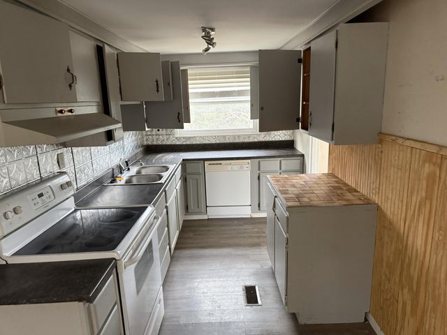 208 N Lakeshore Drive, Owenton, KY 40359