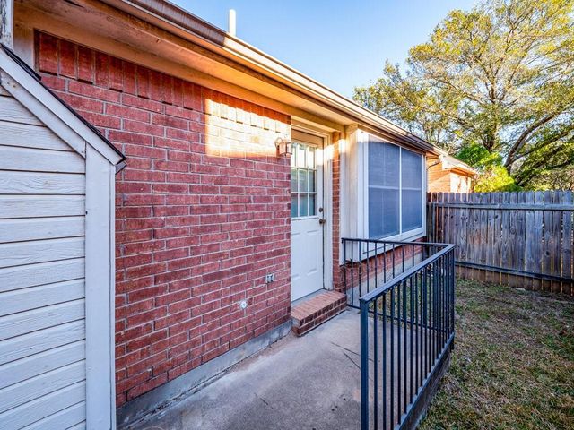 1901 Dapplegrey LN, Austin, TX 78727