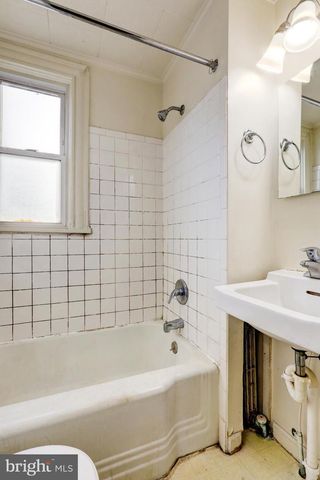 354 E MAIN ST, New Holland, PA 17557