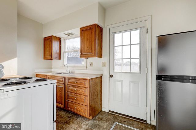 354 E MAIN ST, New Holland, PA 17557