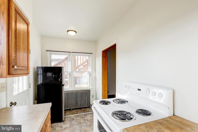 354 E MAIN ST, New Holland, PA 17557