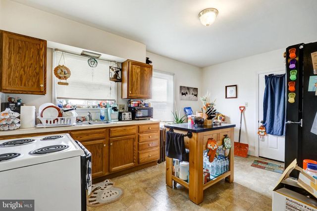 354 E MAIN ST, New Holland, PA 17557