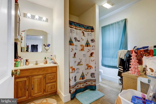 354 E MAIN ST, New Holland, PA 17557