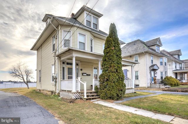 354 E MAIN ST, New Holland, PA 17557