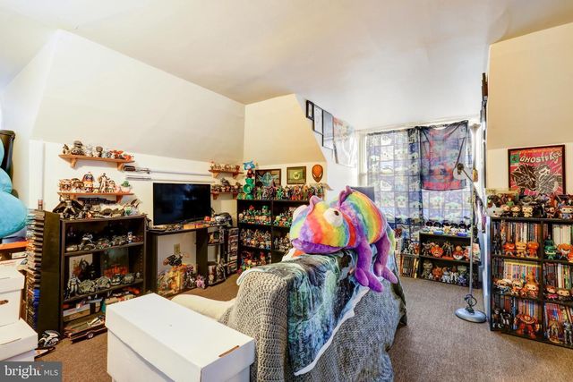 354 E MAIN ST, New Holland, PA 17557