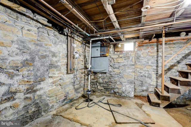 354 E MAIN ST, New Holland, PA 17557