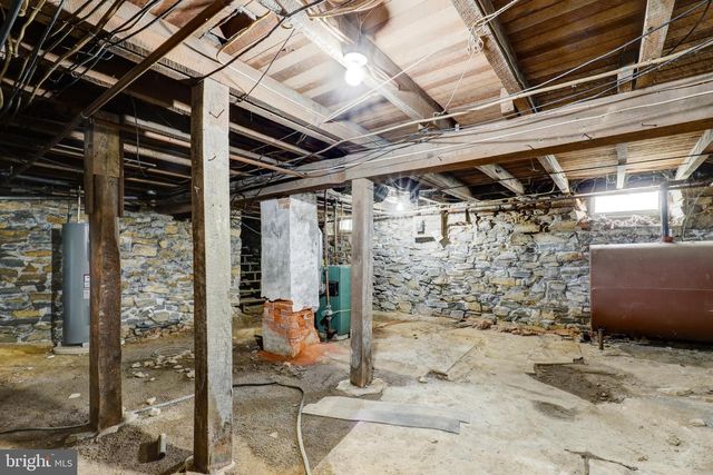 354 E MAIN ST, New Holland, PA 17557