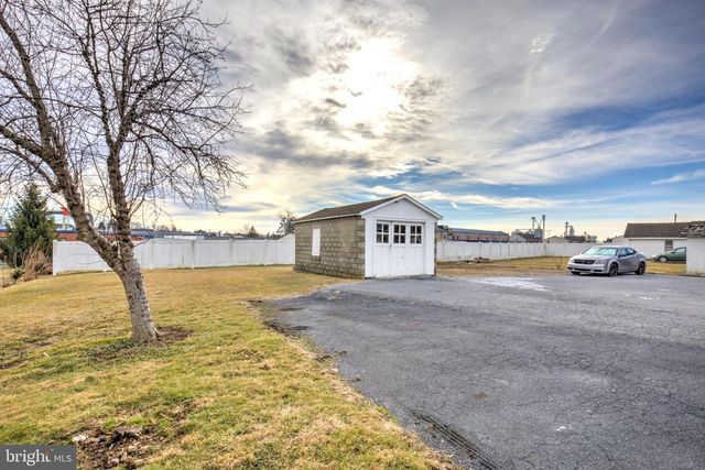 354 E MAIN ST, New Holland, PA 17557