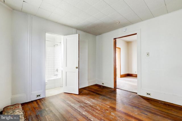 354 E MAIN ST, New Holland, PA 17557