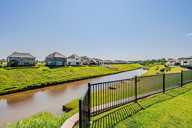 220 Waterstone Drive, Montgomery, TX 77356