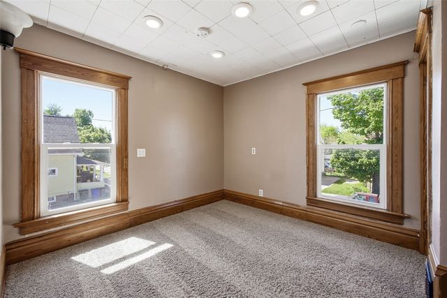 216 17th Street NE, Cedar Rapids, IA 52402