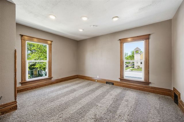 216 17th Street NE, Cedar Rapids, IA 52402