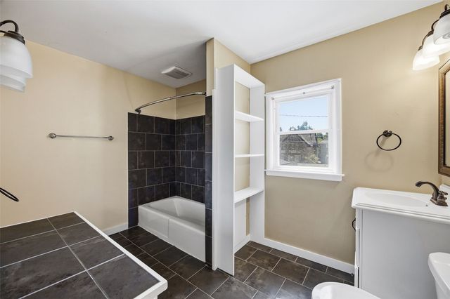 216 17th Street NE, Cedar Rapids, IA 52402