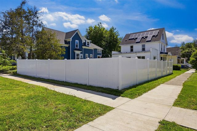 216 17th Street NE, Cedar Rapids, IA 52402