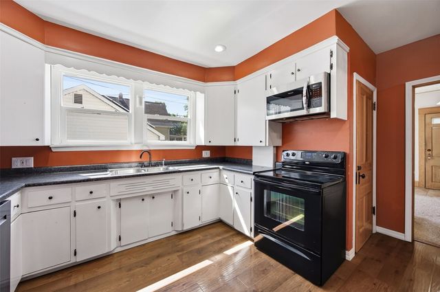 216 17th Street NE, Cedar Rapids, IA 52402