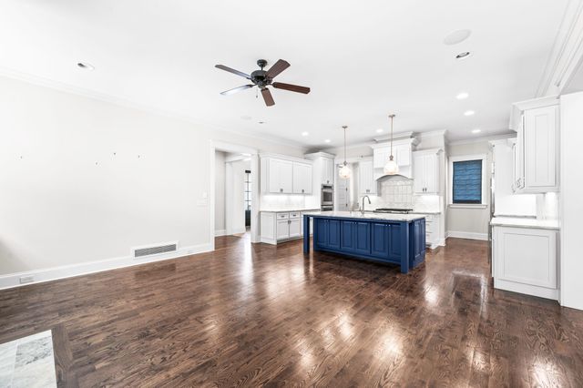 1735 Hillmont Dr, Nashville, TN 37215