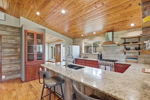 444 Sheraton Drive, Williams, OR 97544