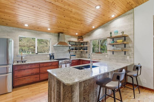 444 Sheraton Drive, Williams, OR 97544