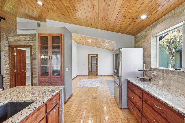 444 Sheraton Drive, Williams, OR 97544