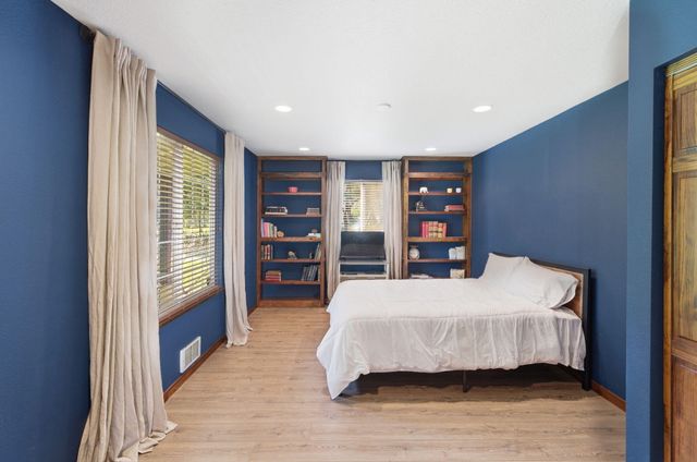 444 Sheraton Drive, Williams, OR 97544