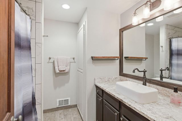 444 Sheraton Drive, Williams, OR 97544