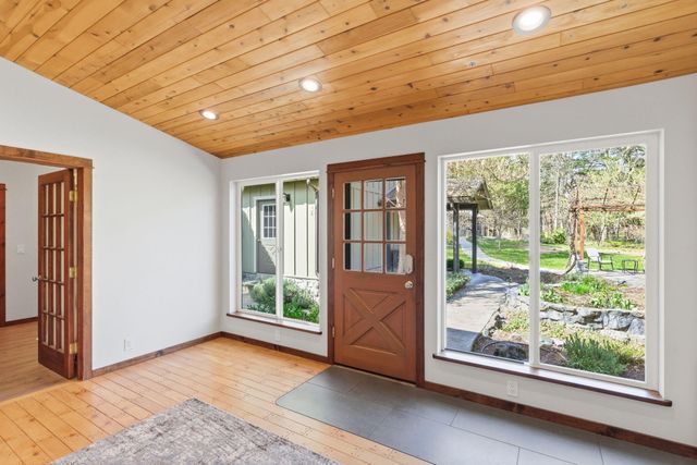 444 Sheraton Drive, Williams, OR 97544