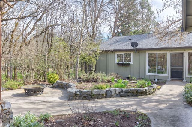 444 Sheraton Drive, Williams, OR 97544